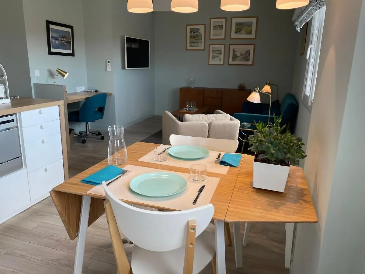 Vue sur Rade: Élégant Appartement Climatisé au Cœur de Toulon Historique France