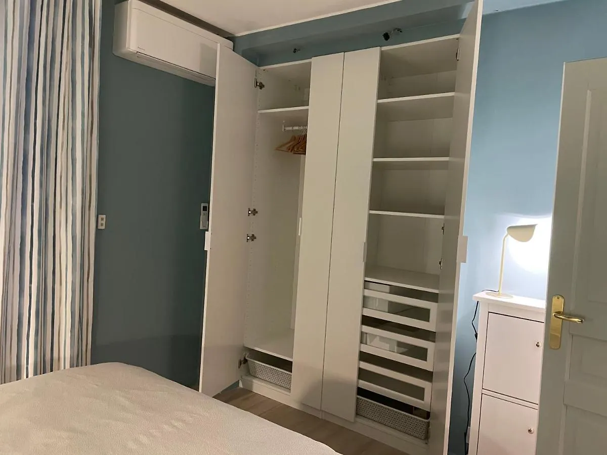Vue sur rade appartement élégant vaste climatisé étage élevé ascenseur proche parking et toutes commodités au cœur du Toulon historique Appartamento