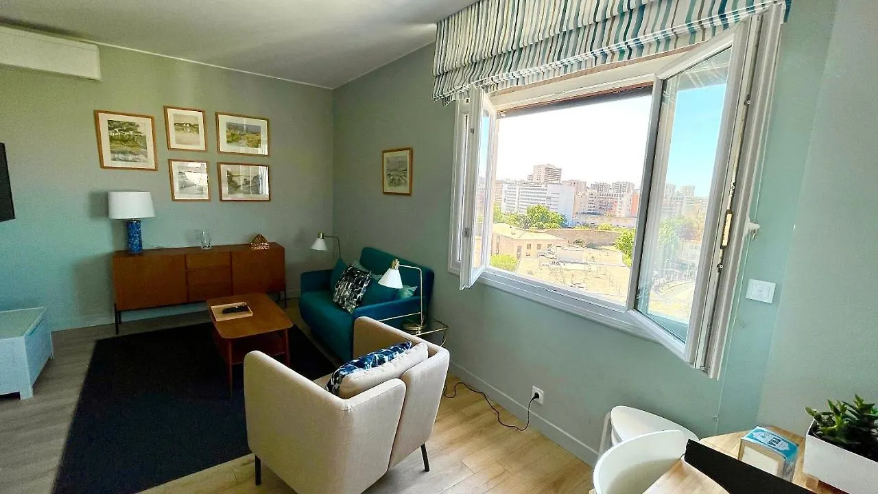 Vue Sur Rade Appartement Elegant Vaste Climatise Etage Eleve Ascenseur Proche Parking Et Toutes Commodites Au Coeur Du Toulon Historique location
