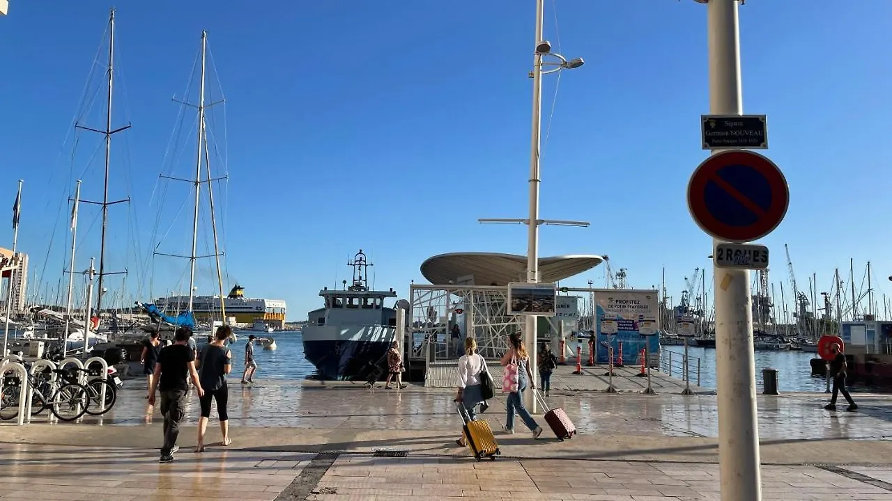 Appartamento Vue sur rade appartement élégant vaste climatisé étage élevé ascenseur proche parking et toutes commodités au cœur du Toulon historique