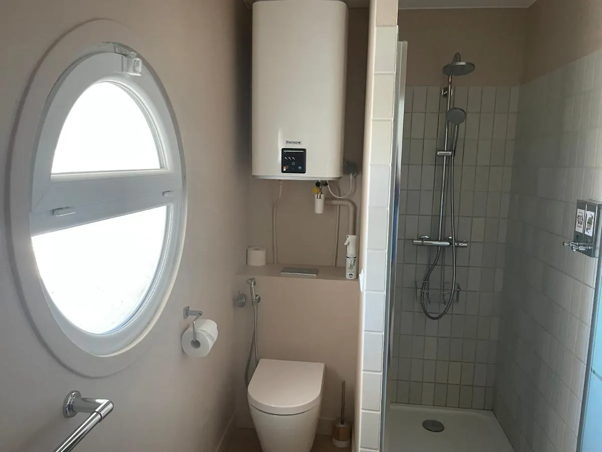 Vue sur rade appartement élégant vaste climatisé étage élevé ascenseur proche parking et toutes commodités au cœur du Toulon historique