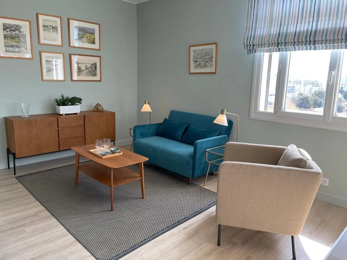 Vue sur Rade: Élégant Appartement Climatisé au Cœur de Toulon Historique Apartment