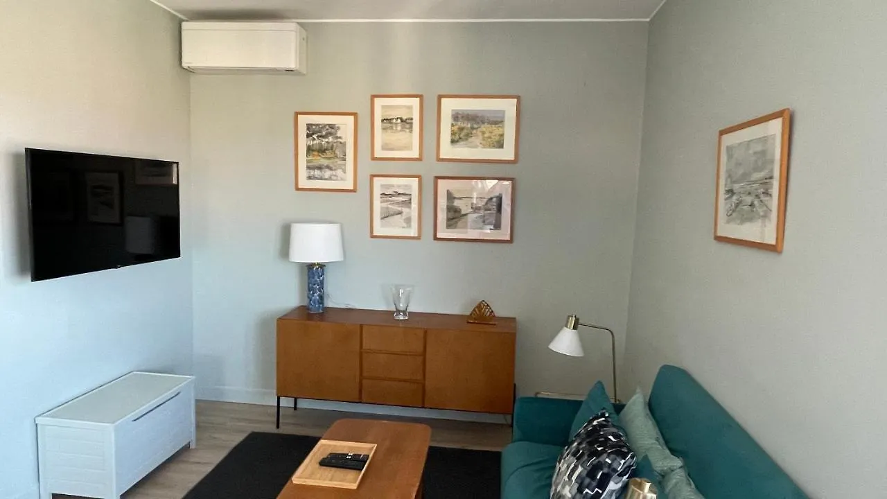 Apartment Vue sur Rade: Élégant Appartement Climatisé au Cœur de Toulon Historique France